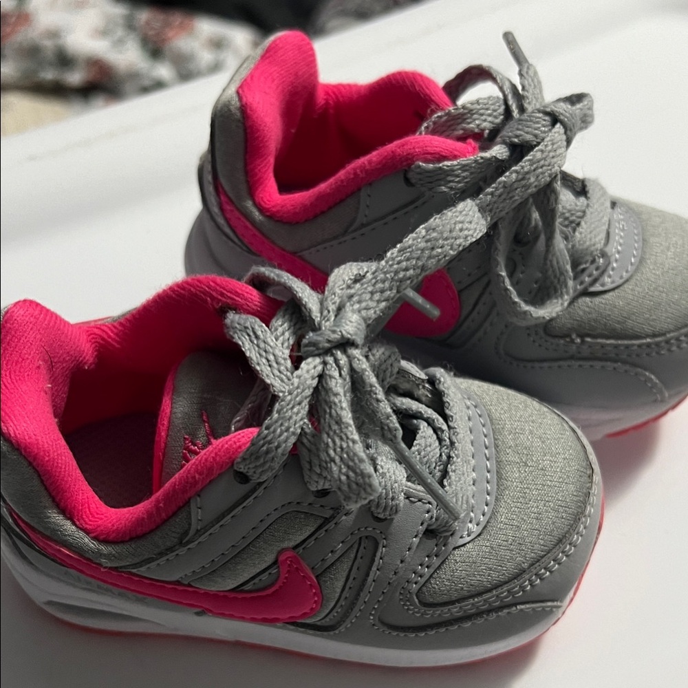 Nike Kids Sneakers in Gray and Pink